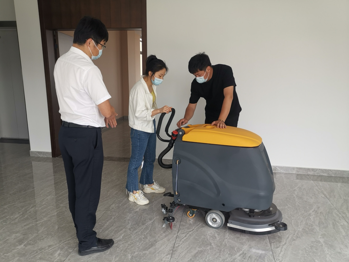 商用手推式洗地機出現故障怎么解決